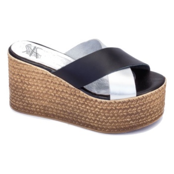 ανατομική γυναικεία δερμάτινη πλατφόρμα σε προσφορά