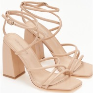  καρέ πέδιλα με χοντρό τακούνι και χιαστί λουράκια - μπεζ