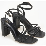  πέδιλα με λουράκια και χοντρό τακούνι - μαύρο