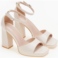  πέδιλα με χοντρό τακούνι - μπεζ