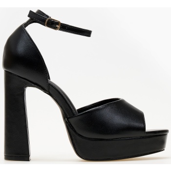 γυναικεία πέδιλα με χοντρο τακούνι 