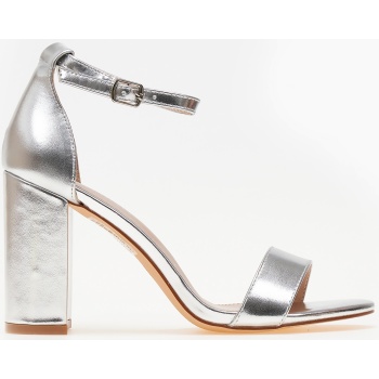 πέδιλα με κλειστή φτέρνα και ψηλό