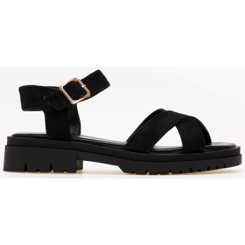 σανδάλια flatform με τρακτερωτή σόλα 