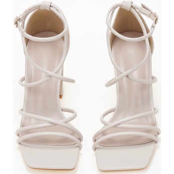 πέδιλα με κλειστή φτέρνα και χοντρό