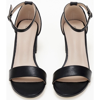 χαμηλά πέδιλα με κλειστή φτέρνα, χοντρό