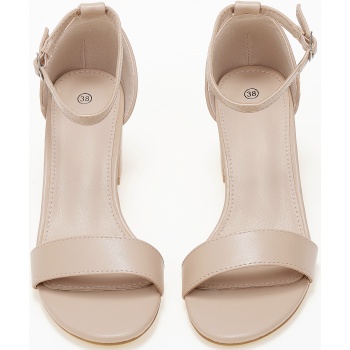 χαμηλά πέδιλα με κλειστή φτέρνα, χοντρό