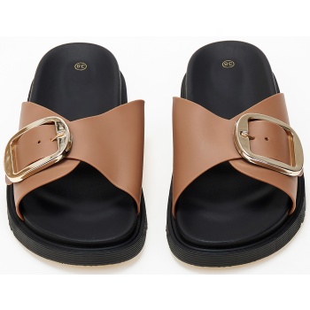 σανδάλια flatform με αγκράφες - κάμελ