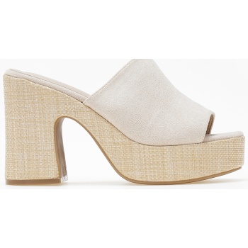 τσόκαρα με suede υφη και ψάθα στη σόλα