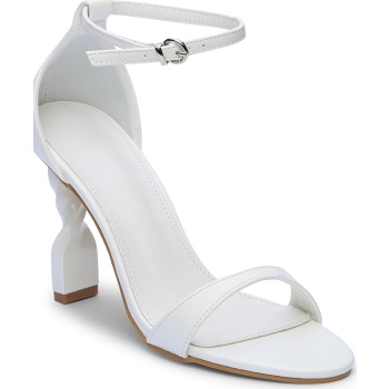 ψηλά πέδιλα με κλειστή φτέρνα και