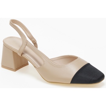 χαμηλές γόβες με χοντρό τακούνι και