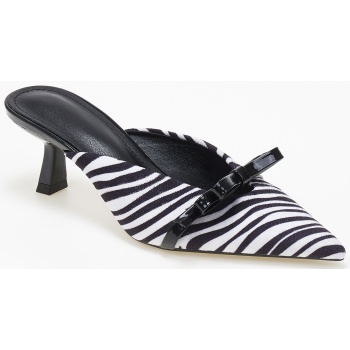 mules μυτερά με λεπτό τακούνι και