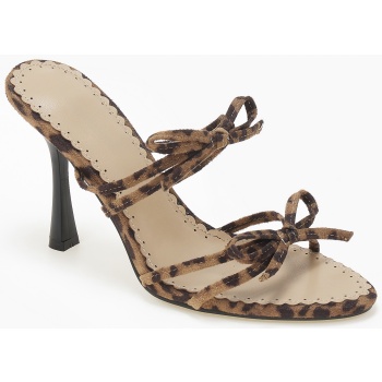 ψηλά mules με λεπτό τακούνι και