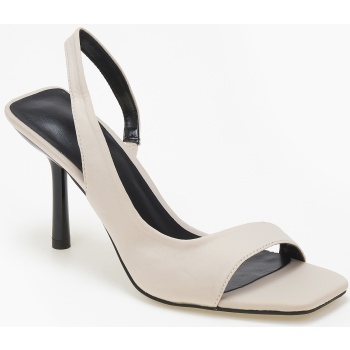 ψηλά πέδιλα σε καρέ γραμμή με λεπτό