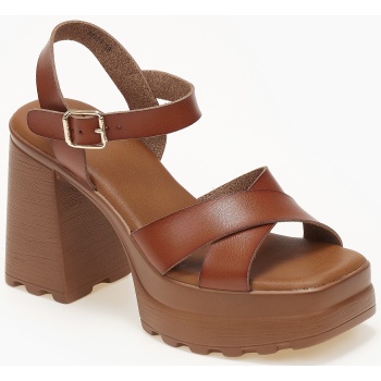 ψηλά πέδιλα με χοντρό τακούνι και φιάπα