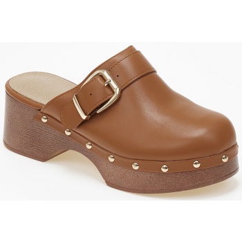 γυναικεία σαμπό με αγκράφα και τρουκς 