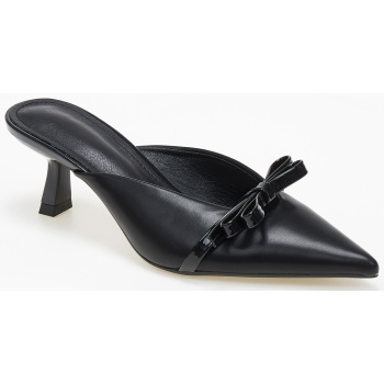 mules μυτερά με λεπτό τακούνι και