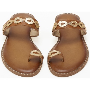 φλατ σανδάλια με toe ring και