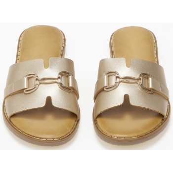 φλατ σανδάλια με φάσα και αγκράφα 