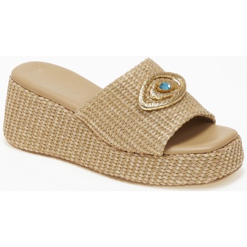 πλατφόρμες με ψάθα και διακοσμητικό