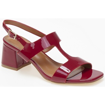 πέδιλα σε καρέ γραμμή με χοντρό τακούνι