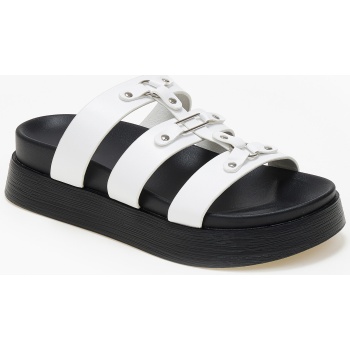 σανδάλια flatform με μεταλλικές