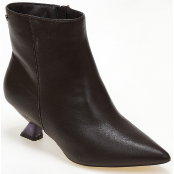 μυτερά μποτάκια με ιδιαίτερο χαημλό