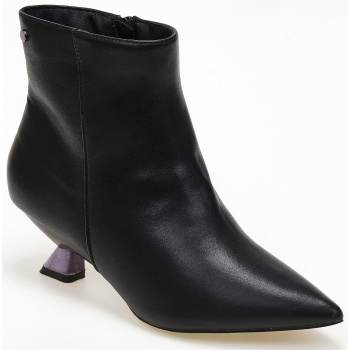 μυτερά μποτάκια με ιδιαίτερο χαημλό