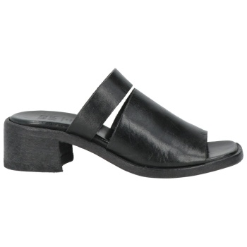 moma παπουτσια πέδιλα