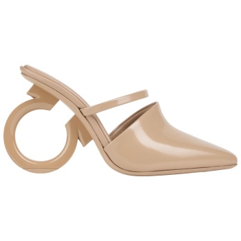 ferragamo παπουτσια μουλάρια και τσόκαρα