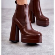  women`s leather boots on a massive heel brown jones