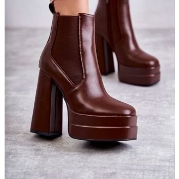 women`s leather boots on a massive heel σε προσφορά