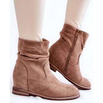 fashionable suede boots on a hidden σε προσφορά