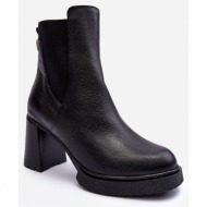  leather shoe on black liresa post