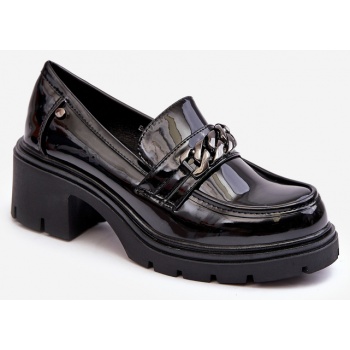 women`s patent leather low-heeled shoes