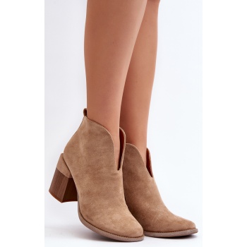 beige women`s boots with massive high σε προσφορά