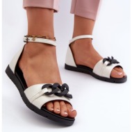  women`s flat sandals with chain vinceza white