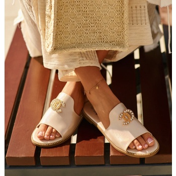 elegant women`s shiny slippers with σε προσφορά