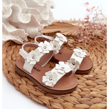 patent leather children`s sandals σε προσφορά