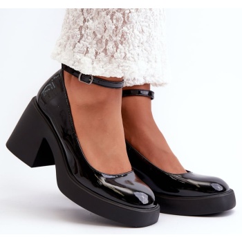 black patented pumps with massive heels σε προσφορά