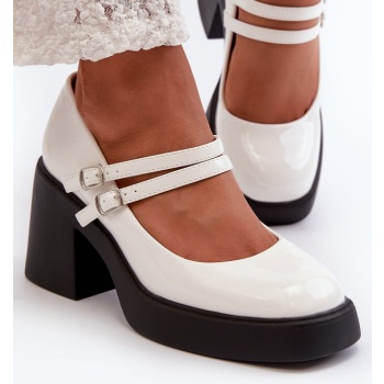 white patent leather pumps with chunky σε προσφορά