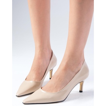 mio gusto claudine nude patent leather σε προσφορά