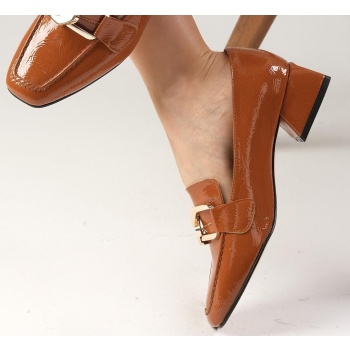 mio gusto carolyn tan patent leather σε προσφορά