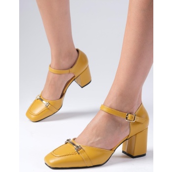 mio gusto avila mustard women`s flat σε προσφορά