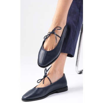 mio gusto elaine navy blue lace-up σε προσφορά