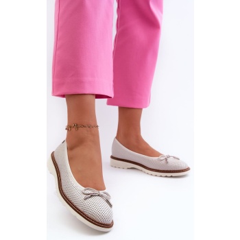 women`s cutout ballerina flats made of