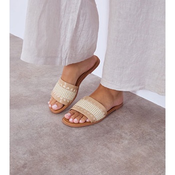 σανδάλια με κεντητές λεπτομέρειες