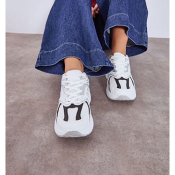 αθλητικά παπούτσια με μεταλλικές