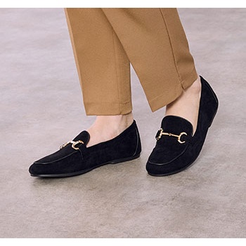 μοκασίνια με μεταλλική λεπτομέρεια