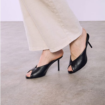 mules peep toe sq1605.a123+1 σε προσφορά