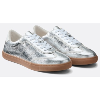 ρετρό αθλητικά σε μεταλλικό δέρμα